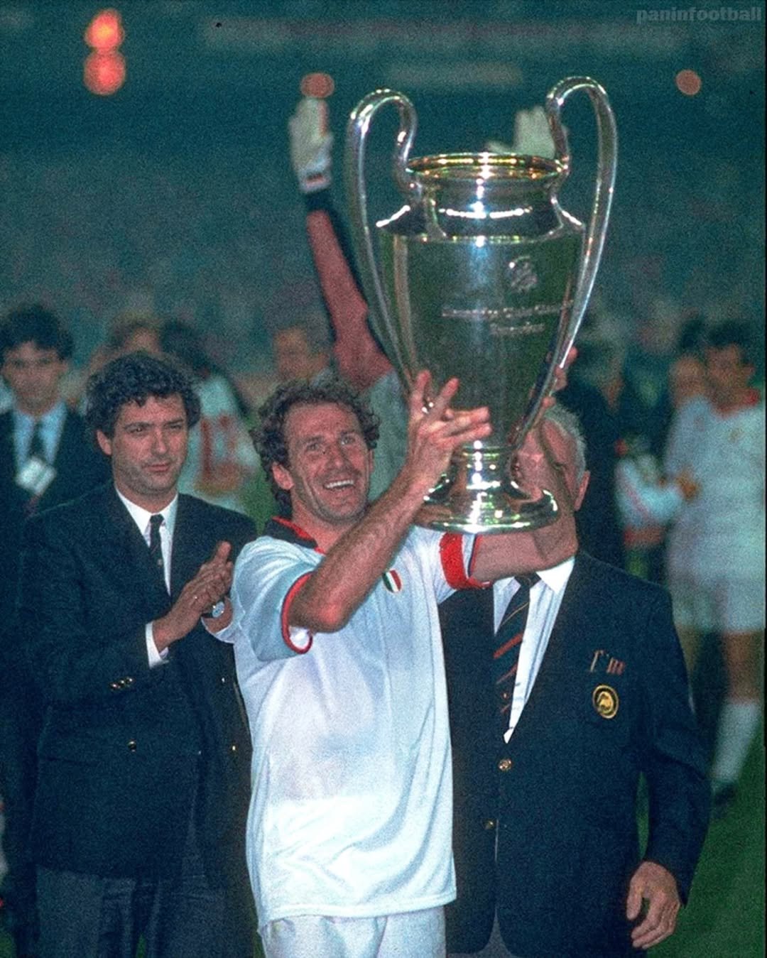 波兰横扫AC米兰，范戴克扛起全队